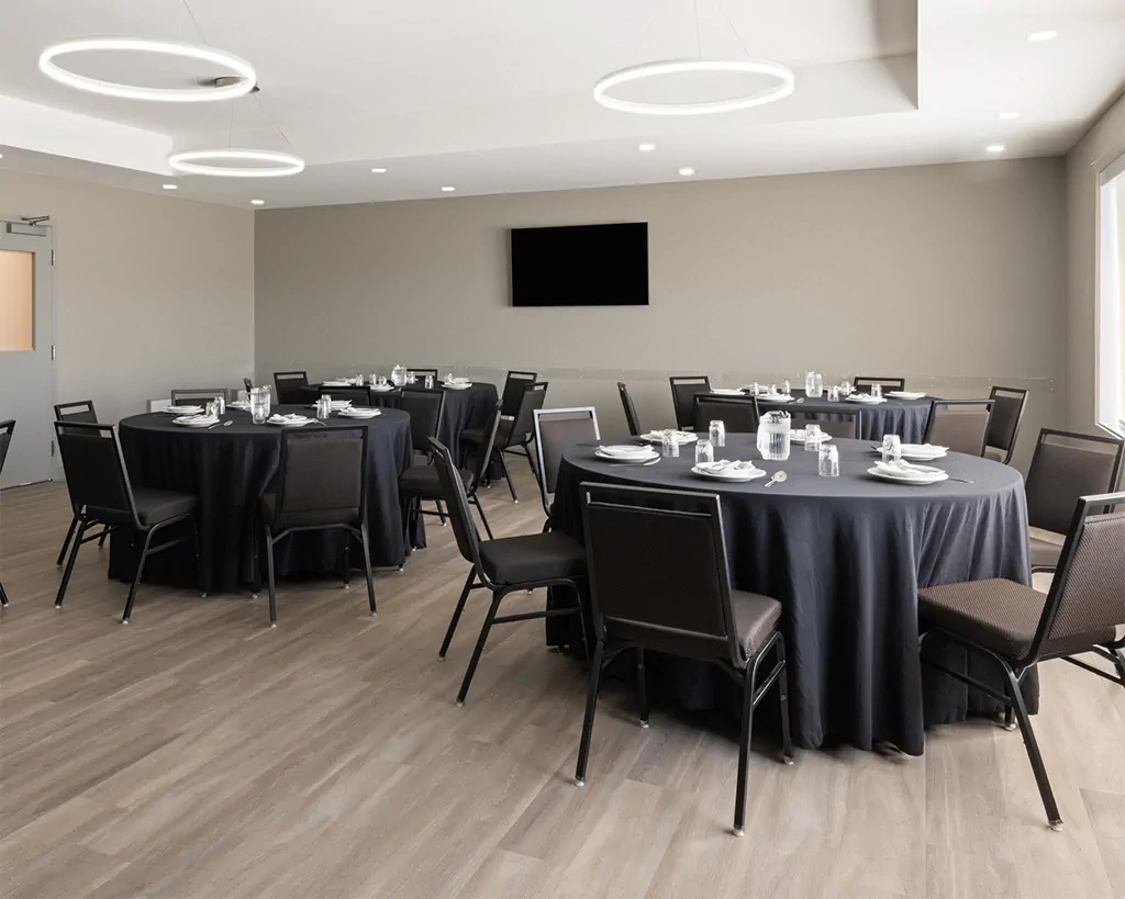 MicrotelLachute-MeetingRoom-2 - Microtel Lachute